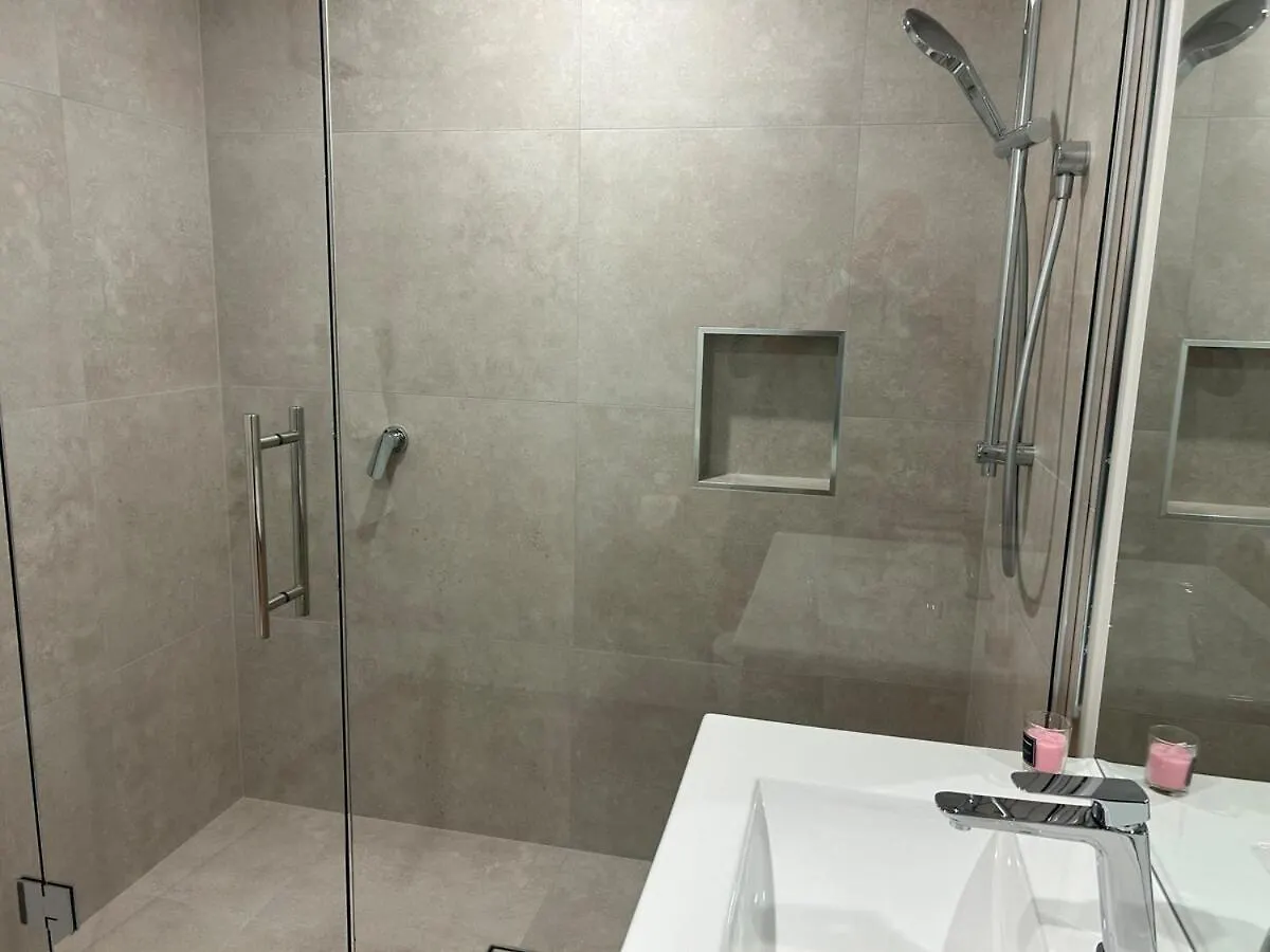 Two Units - 4 Bedrooms - 4 Bathrooms Κράισττσερτς Διαμέρισμα