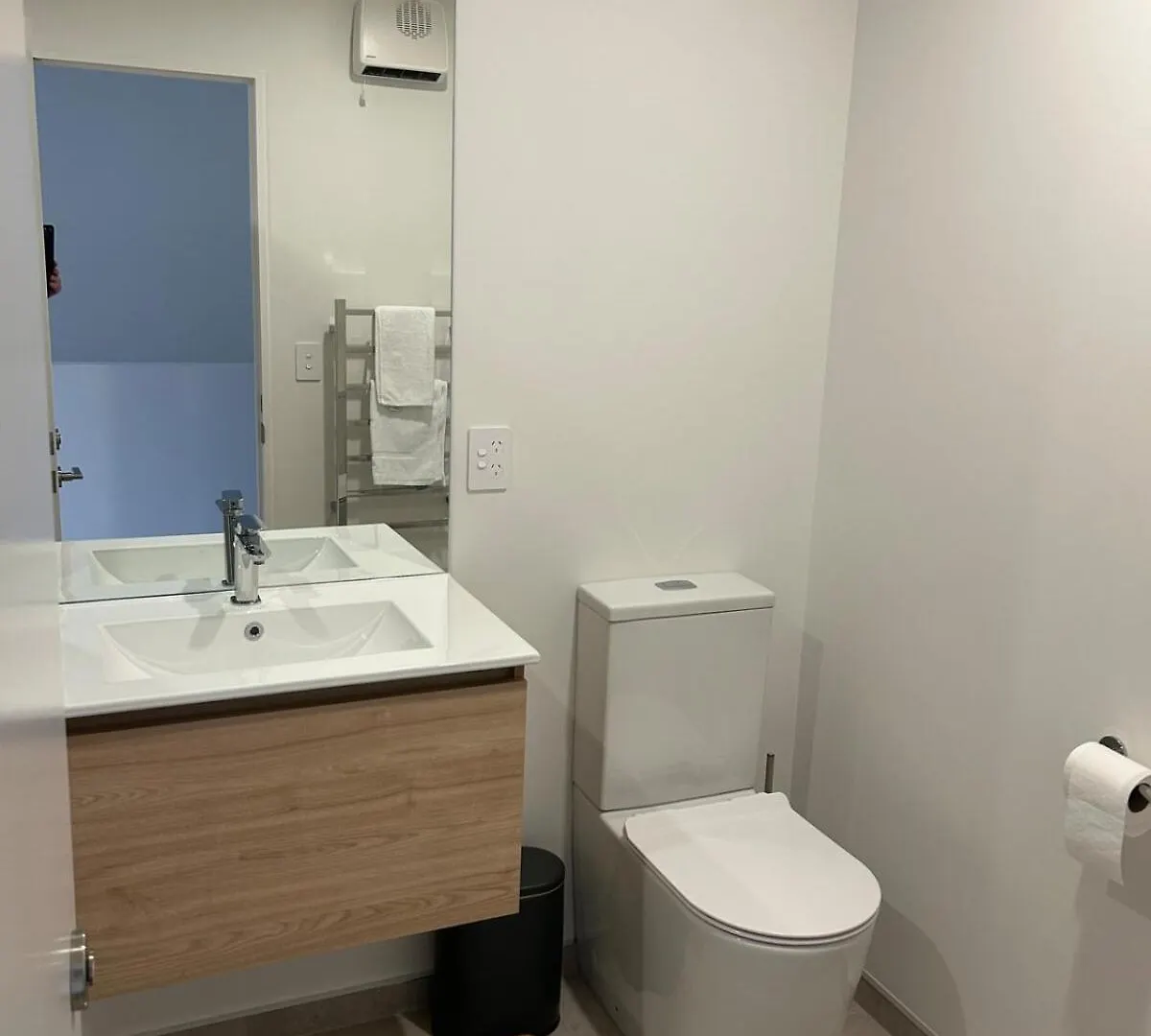 Two Units - 4 Bedrooms - 4 Bathrooms Κράισττσερτς Νέα Ζηλανδία